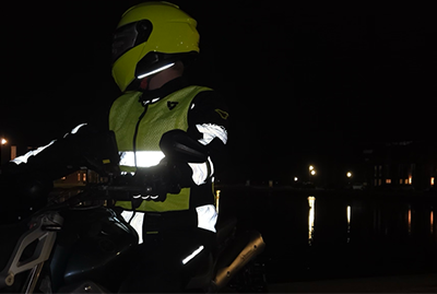 Foto: Motorrijden in het donker